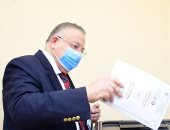 وكيل البرلمان يدلى بصوته ويؤكد: مجلس الشيوخ سيثرى الحياة النيابية 