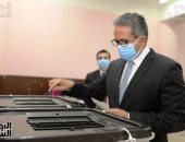 وزير السياحة والآثار يدلى بصوته فى انتخابات مجلس الشيوخ بالمعادى قبل وقف التصويت