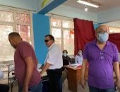  حجاج عبد العظيم ومحمود عبد المغنى يدليان بصوتيهما فى القاهرة الجديدة