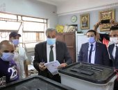 وزير التموين يدلى بصوته فى انتخابات مجلس الشيوخ ويطالب الجميع بالمشاركة