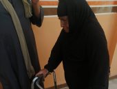 سيدة 81 سنة تحرص على التصويت بانتخابات مجلس الشيوخ بسوهاج