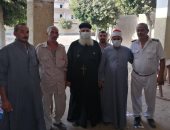 شيخ وكاهن يدليان بصوتهما فى لجنة واحدة بانتخابات الشيوخ فى الشرقية.. صور