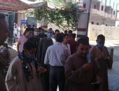 قوم نادى على الصعيدى..قارئ يشارك بصور إقبال الناخبين على التصويت فى الانتخابات بسوهاج