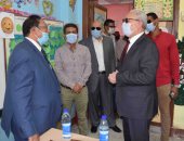 صور.. محافظ الأقصر يواصل جولاته على لجان انتخابات مجلس الشيوخ