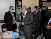 محافظ بنى سويف يواصل متابعته لسير انتخابات مجلس الشيوخ فى أول أيامها