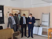 محافظ المنيا يتفقد اللجان الانتخابات لمجلس الشيوخ ويدعو المواطنين للمشاركة