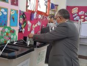 وزير الرى يدلى بصوته فى انتخابات مجلس الشيوخ بالمعادى.. صور   