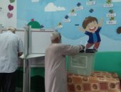 فيديو وصور.. الناخبون يدلون بأصواتهم مع فتح اللجان الانتخابية للشيوخ بكفر الشيخ