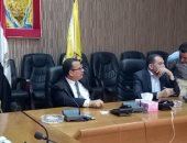 محافظ شمال سيناء يعقد غرفة عمليات لمتابعة سير انتخابات مجلس الشيوخ.. صور 