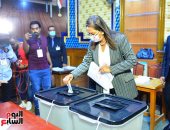 وزيرة التخطيط تدلى بصوتها بانتخابات الشيوخ بمدرسة يسرى أبو عميرة بمصر الجديدة