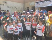 الأطفال يشاركون فى الانتخابات مع أمهاتهم بـ"تيشرتات" علم مصر (صور)