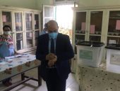 محافظ أسوان يتفقد لجنة العقاد للتأكد من انتظام الاقتراع فى انتخابات الشيوخ (صور)