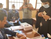 أسقف مطرانية البحر الأحمر يدلى بصوته فى انتخابات الشيوخ.. صور