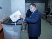 لحظة إدلاء وزير الداخلية بصوته في انتخابات مجلس الشيوخ.. فيديو