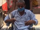 فيديو.. الشرطة تساعد مسنا بكرسى متحرك للوصول للجان النهضة للإدلاء بصوته