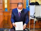 الرئيس السيسى يدلى بصوته فى انتخابات مجلس الشيوخ.. صور وفيديو