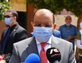 صور.. وزير التنمية المحلية يدلى بصوته بانتخابات الشيوخ بمصر الجديدة