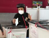 مطران شبرا الخيمة يدلى بصوته فى انتخابات مجلس الشيوخ بالقليوبية (صور)