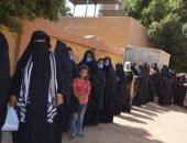 طوابير سيدات الأقصر تضرب المثل في المشاركة بانتخابات مجلس الشيوخ.. فيديو وصور