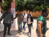 صور.. نائب محافظ الجيزة تتفقد اللجان الانتخابية بإمبابة