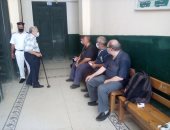 كبار السن يتوافدون على لجان انتخابات الشيوخ وتزايد الإقبال بالمنيا.. صور 