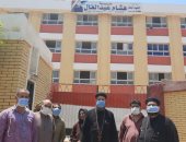 كاهن كنيسة بأبوكبير فى الشرقية يدلى بصوته بانتخابات الشيوخ.. صور