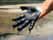 رويترز: النفط يتراجع بفعل زيادة مفاجئة فى المخزونات الأمريكية 