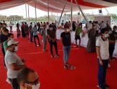 صور.. احتشاد المواطنين أمام لجنة بالتجمع للإدلاء بأصواتهم فى انتخابات الشيوخ