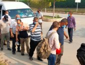 عمال مصانع بنى سويف يتوافدون على اللجان للإدلاء بأصواتهم.. صور