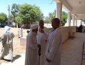 تطبيق الإجراءات الوقائية داخل لجان القرى بانتخابات الشيوخ بأسوان.. صور