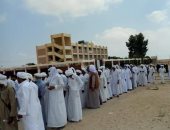 السيناوية يواصلون توافدهم على اللجان.. كبار السن فى مقدمة الصفوف للإدلاء بصوتهم.. صور