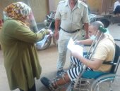قارئ يشارك بصور مواطن على كرسى متحرك يدلى بصوته بانتخابات الشيوخ فى الشرقية
