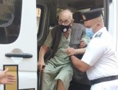 الشرطة فى خدمة كبار السن والمرضى وأصحاب الهمم فى انتخابات مجلس الشيوخ.. صور