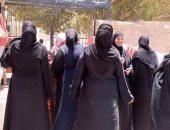 إقبال لسيدات قرى أسوان على لجان انتخابات مجلس الشيوخ.. صور