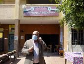 رئيس شركة مترو الأنفاق يدلى بصوته بانتخابات مجلس الشيوخ بشبرا