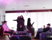فيديو.. راقصات ميكسيكيات يقدمن خدماتهن بالمنازل بسبب كورونا