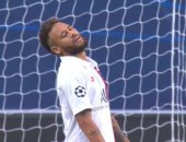 نيمار يهدر فرصة تسجيل هدف باريس سان جيرمان الأول بطريقة غريبة.. فيديو