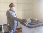 نائب رئيس اتحاد الكرة يدلى بصوته فى انتخابات مجلس الشيوخ بأسيوط