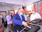 محافظ القاهرة عقب الإدلاء بصوته فى الشيوخ: عمليات المحافظة لم ترصد شكاوى 