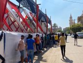 طوابير للشباب للمشاركة فى انتخابات الشيوخ خارج لجان عين شمس.. صور