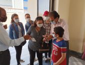 أسرة تصوت في انتخابات الشيوخ بزايد.. والأب: بعلم أولادى حقوقهم..صور