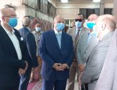 محافظ القاهرة يتفقد اللجان الانتخابية لمتابعة التصويت فى الشيوخ.. صور 