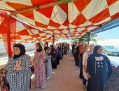 سيدات 15 مايو يتقدمن صفوف الناخبين بالشيوخ فى لجنة مدرسة أحمد زويل