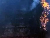 الدفع بـ6 سيارات إطفاء للسيطرة على حريق شاحنة محملة بقش الأرز فى أسوان.. صور