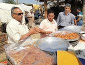 صحة الشرقية: إعدام ما يقرب من طن أغذية فاسدة بسوق العزازى خلال حملة مكبرة