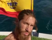 شاهد راموس الوطنى مع علم إسبانيا فى رحلة بحرية بعد انتهاء موسم ريال مدريد
