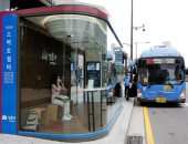 صور.. محطات حافلات "ذكية" لمكافحة كورونا بكوريا الجنوبية