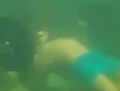 روسى يرفع 50 كيلو حديد تحت الماء ويدخل موسوعة "جينيس".. فيديو