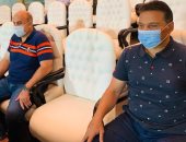 حسام البدرى يحضر مباراة الزمالك والمقاصة بـ"الكمامة"
