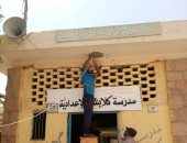 حملة لرفع كفاءة الإنارة وتركيب لمبات بأعمدة الشوارع بمدينة كلابشة بأسوان